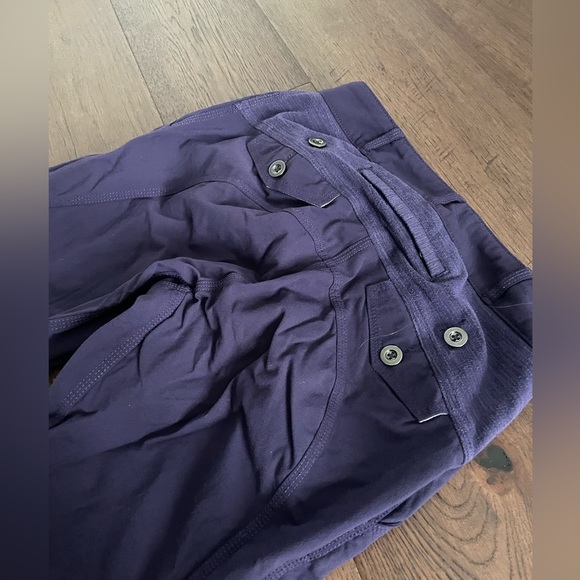Lululemon size 4 joggers - Picture 3 of 3